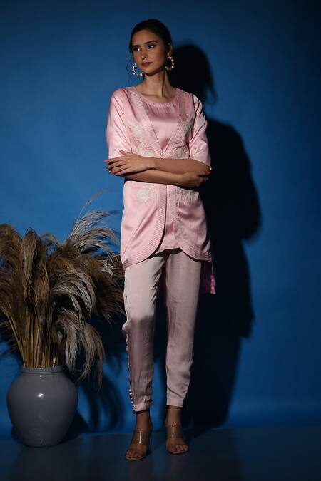 Buy_Label Deepshika Agarwal_Pink Satin Embroidery Round Neck Floral Jacket Kurta And Pant Set 