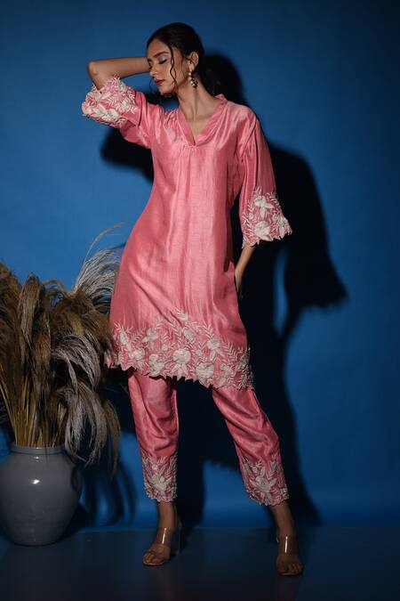 Label Deepshika Agarwal Floral Embroidered Kurta & Pant Set 