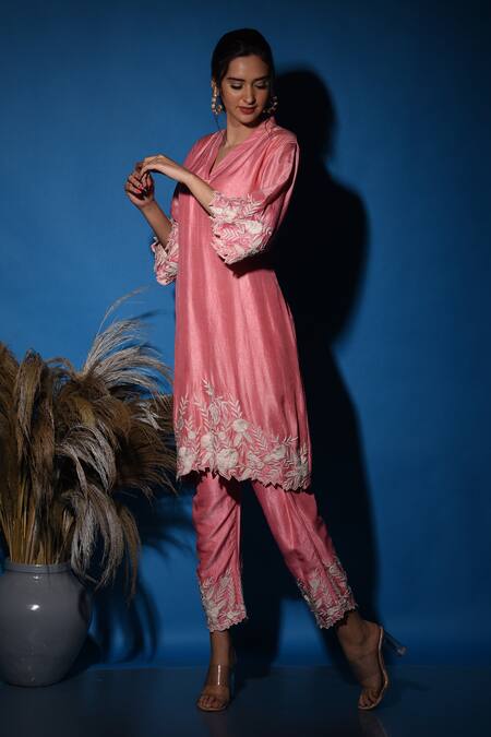 Shop_Label Deepshika Agarwal_Pink Silk Embroidery V-neck Floral Kurta And Pant Set _Online_at_Aza_Fashions