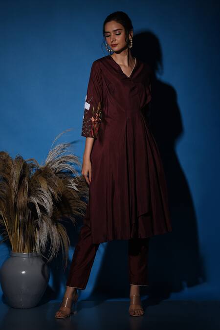 Buy_Label Deepshika Agarwal_Brown Silk Sequins, Embroidery V-neck Coffee Floral Kurta Pant Set 