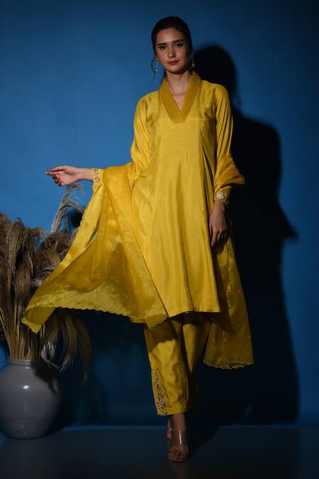 Label Deepshika Agarwal Sequin Embroidered Kurta Pant Set 