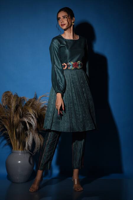 Label Deepshika Agarwal Pleated Kurta & Pant Set 