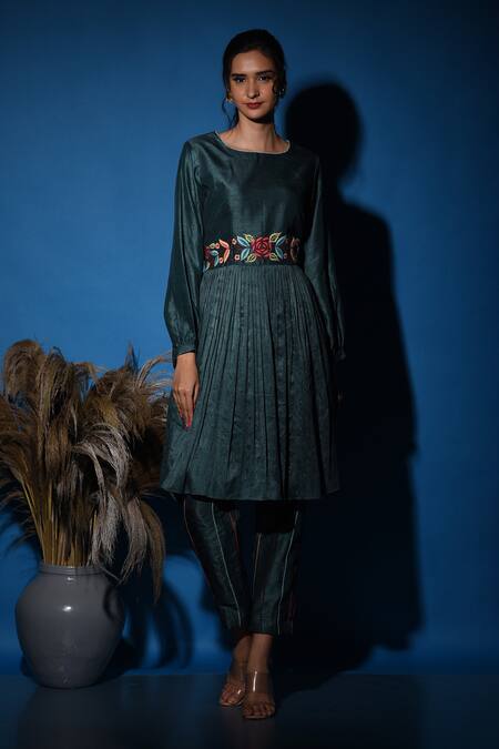 Label Deepshika Agarwal_Green Silk Embroidery Scoop Neck Pleated Kurta And Pant Set _Online_at_Aza_Fashions