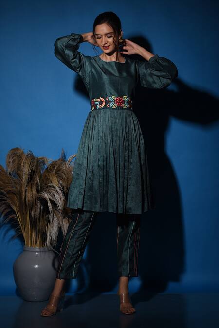 Label Deepshika Agarwal_Green Silk Embroidery Scoop Neck Pleated Kurta And Pant Set _at_Aza_Fashions