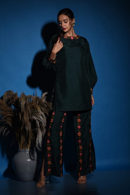 Label Deepshika Agarwal Embroidered Kurta With Flared Pant 