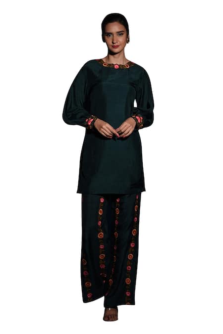 Label Deepshika Agarwal_Emerald Green Silk Embroidery Round Neck Kurta With Flared Pant _Online_at_Aza_Fashions