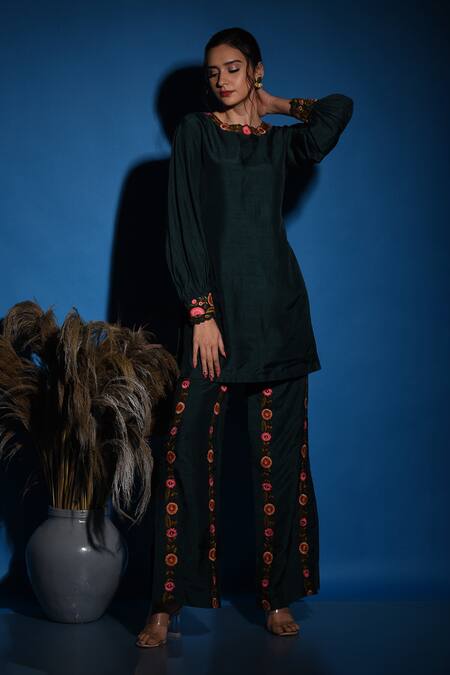 Buy_Label Deepshika Agarwal_Emerald Green Silk Embroidery Round Neck Kurta With Flared Pant _Online_at_Aza_Fashions
