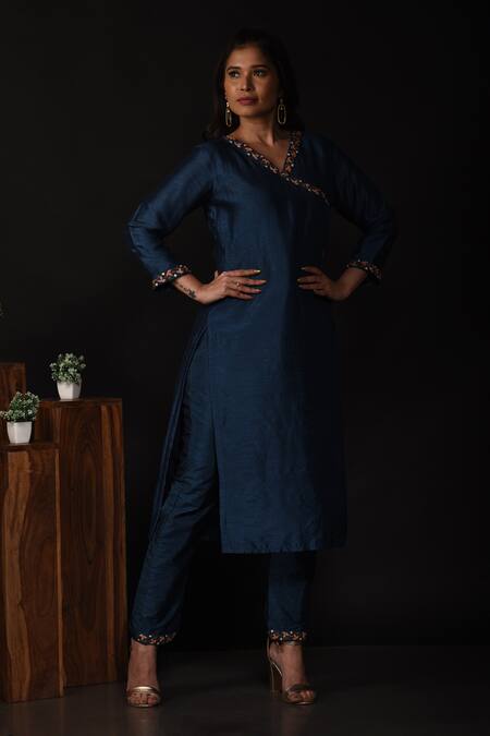 Buy_Label Deepshika Agarwal_Blue Satin, Silk Embroidery V-neck Leaf Kurta With Pant _Online_at_Aza_Fashions