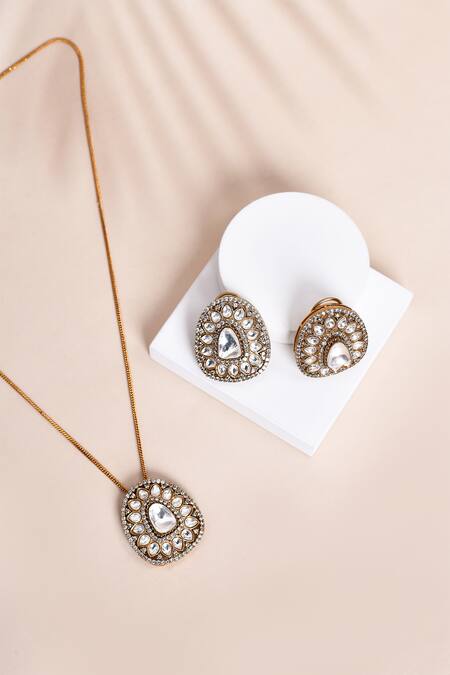 Buy_Nazaakat By Samara Singh_Gold Plated Diamonds, Stones Embellished Pendant Necklace Set 