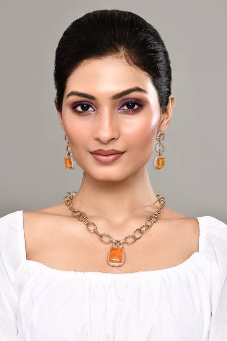 Nazaakat By Samara Singh_Gold Plated Zari Embellished Pendant Necklace Set _Online_at_Aza_Fashions