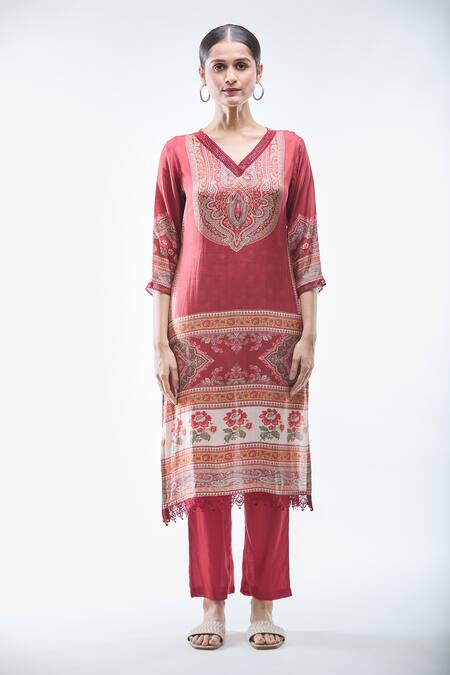 Samyukta Singhania_Maroon Muslin Lace, Embroidery V-neck Mughal Print Kurta Set_at_Aza_Fashions
