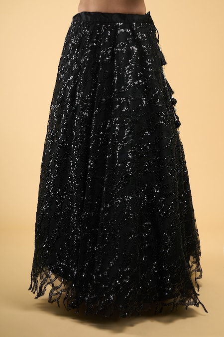 Samyukta Singhania_Black Net Sequins, Embroidery Sweetheart Neck Wave Lehenga Set _at_Aza_Fashions