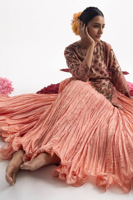 Samant Chauhan Peach Cotton, Silk Cut Work, Embroidery Collared Floral Print Kurta With Skirt at Aza Fashions Samant Chauhan_Peach Cotton, Silk Cut Work, Embroidery Collared Floral Print Kurta With Skirt _at_Aza_Fashions