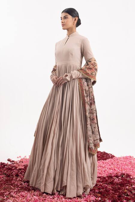 Shop Samant Chauhan Beige Cotton, Silk Embroidery Mandarin Pleated Anarkali With Printed Dupatta at Aza Fashions Shop_Samant Chauhan_Beige Cotton, Silk Embroidery Mandarin Pleated Anarkali With Printed Dupatta_at_Aza_Fashions