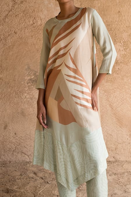 Clos_Green Silk Round Neck Printed Asymmetric Tunic Kurta With Pant _at_Aza_Fashions