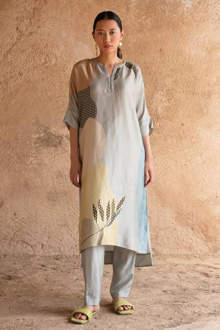 Clos Printed Asymmetric Straight Kurta With Pant 