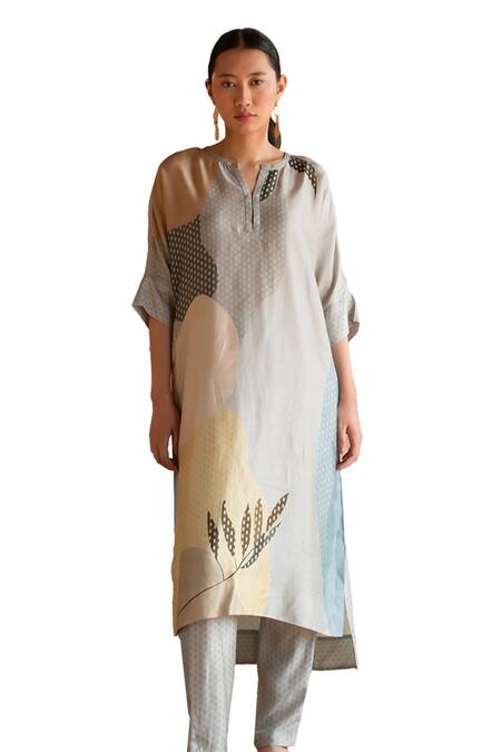 Buy_Clos_Grey Silk Mandarin Collar Printed Asymmetric Straight Kurta With Pant _Online_at_Aza_Fashions