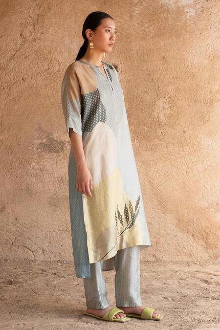Shop_Clos_Grey Silk Mandarin Collar Printed Asymmetric Straight Kurta With Pant _Online_at_Aza_Fashions