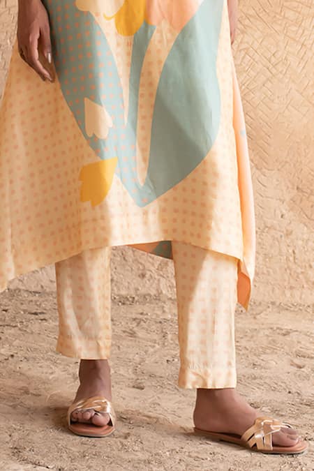 Clos_Peach Silk Collared Printed Asymmetric Kurta And Pant Set _Online_at_Aza_Fashions