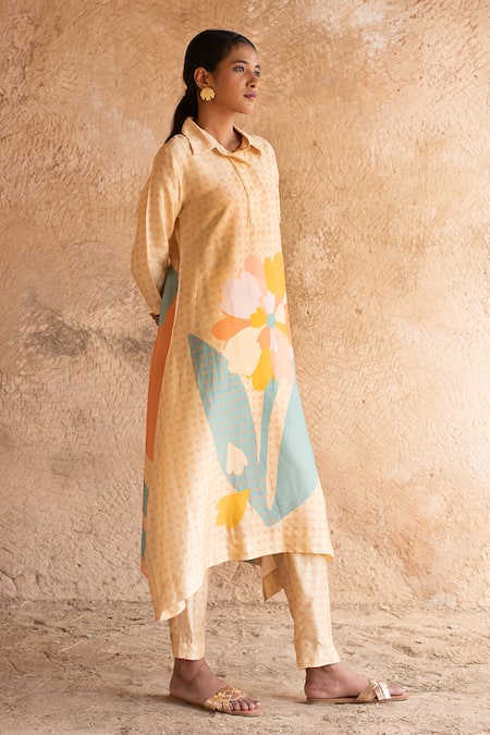 Shop_Clos_Peach Silk Collared Printed Asymmetric Kurta And Pant Set _Online_at_Aza_Fashions