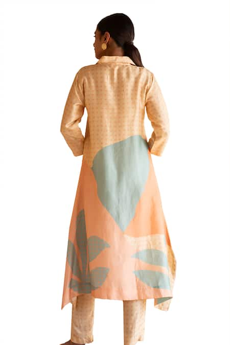 Clos_Peach Silk Collared Printed Asymmetric Kurta And Pant Set _at_Aza_Fashions