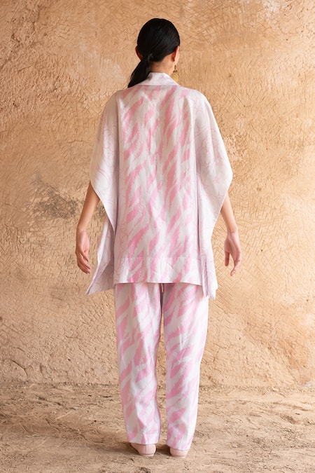 Shop_Clos_White Silk Collared Printed Short Kurta With Pant _at_Aza_Fashions