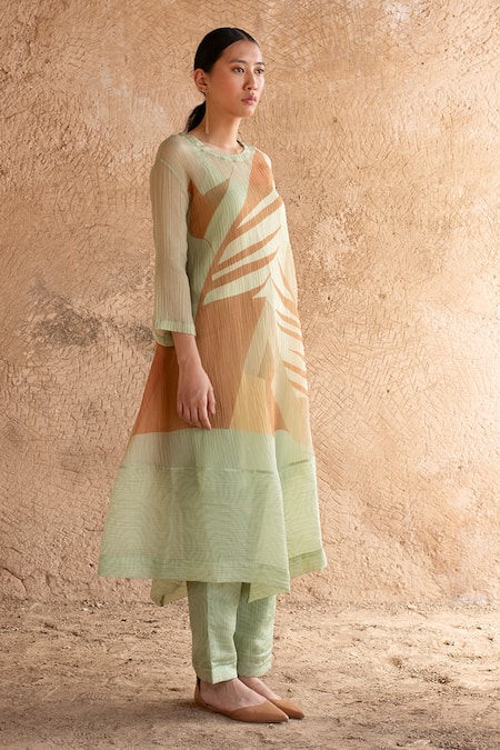 Clos_Green Cotton Round Neck Printed Asymmetric Tunic Kurta And Pant Set _Online_at_Aza_Fashions