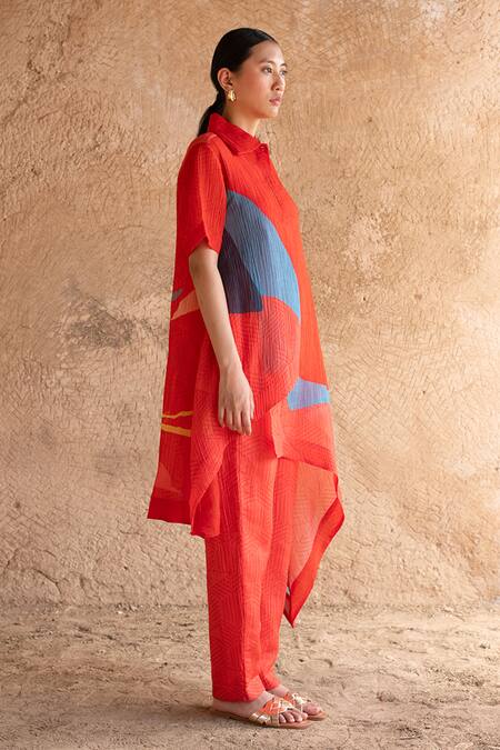 Clos_Red Collared Asymmetric Kurta And Pant Set _Online_at_Aza_Fashions