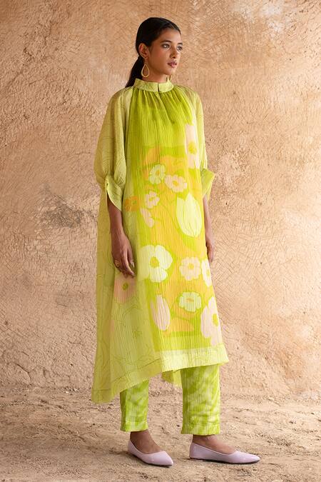 Clos_Green Collared Floral Print Kurta With Pant _Online_at_Aza_Fashions