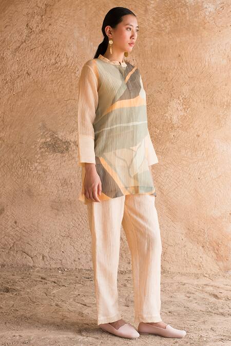 Shop_Clos_Peach Collared Short Tunic Kurta And Pant Set _Online_at_Aza_Fashions