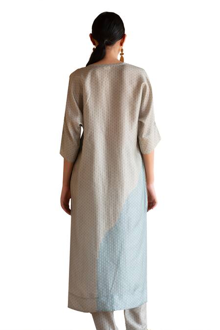 Clos_Grey Silk Mandarin Collar Printed Asymmetric Straight Kurta With Pant _at_Aza_Fashions