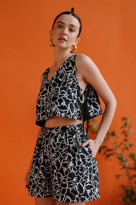 Shop Label Rama Black Handloom Cotton V-neck Rose Print Side Tie Up Crop Top Online at Aza Fashions Shop_Label Rama_Black Handloom Cotton V-neck Rose Print Side Tie Up Crop Top_Online_at_Aza_Fashions