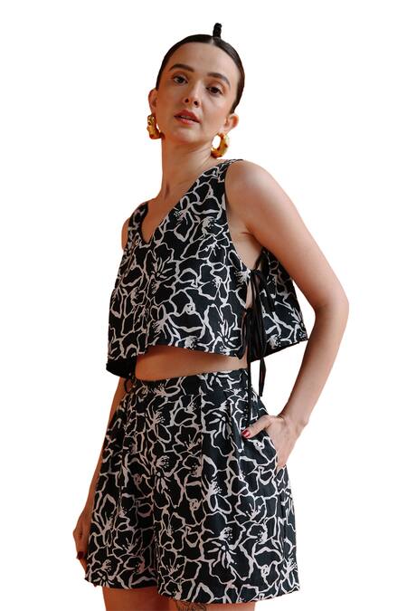 Label Rama Black Handloom Cotton V-neck Rose Print Side Tie Up Crop Top at Aza Fashions Label Rama_Black Handloom Cotton V-neck Rose Print Side Tie Up Crop Top_at_Aza_Fashions