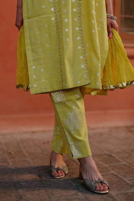 Shop Nazar By Indu Green Cotton Embroidery, Beads V-neck Brocade Polka Dot Pattern Kurta Pant Set Shop_Nazar By Indu_Green Cotton Embroidery, Beads V-neck Brocade Polka Dot Pattern Kurta Pant Set