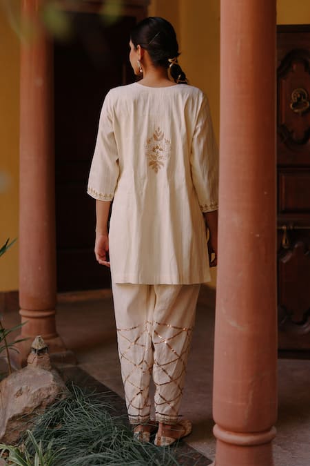 Shop_Nazar By Indu_White Cotton Embroidery, Beads, Zari, Gota Patti V-neck Kurta Salwar Set _at_Aza_Fashions