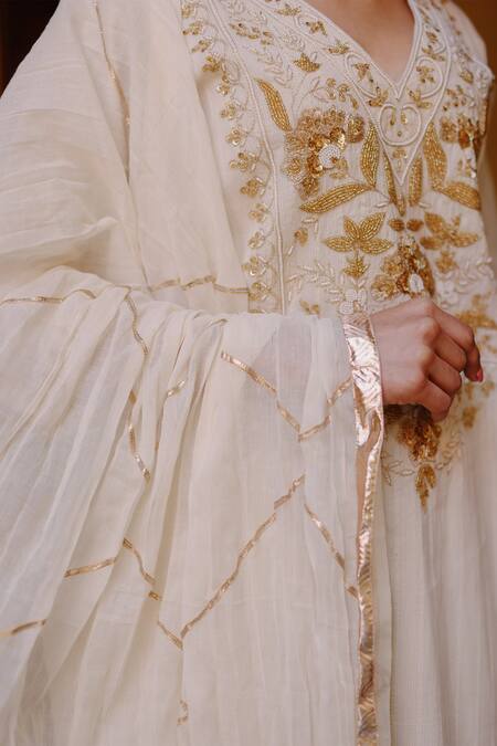 Shop_Nazar By Indu_White Cotton Embroidery, Beads, Zari, Gota Patti V-neck Kurta Salwar Set _Online_at_Aza_Fashions