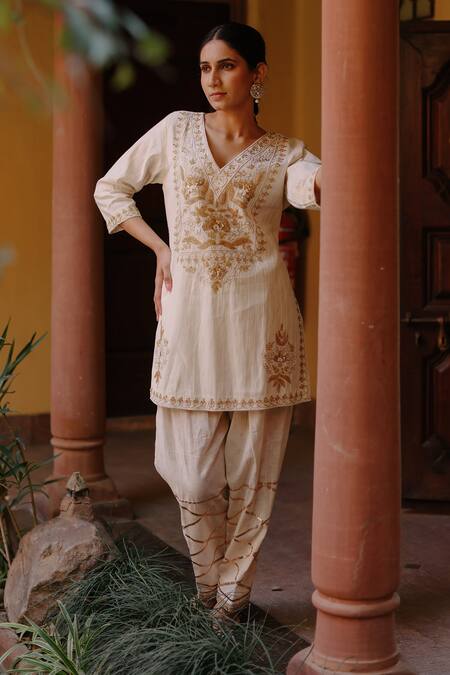 Nazar By Indu_White Cotton Embroidery, Beads, Zari, Gota Patti V-neck Kurta Salwar Set _at_Aza_Fashions