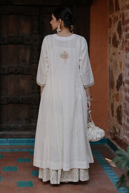 Shop Nazar By Indu White Cotton Zari, Sequins Round Neck Block Printed Skirt Kurta Set at Aza Fashions Shop_Nazar By Indu_White Cotton Zari, Sequins Round Neck Block Printed Skirt Kurta Set _at_Aza_Fashions