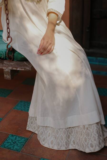 Shop Nazar By Indu White Cotton Zari, Sequins Round Neck Block Printed Skirt Kurta Set Shop_Nazar By Indu_White Cotton Zari, Sequins Round Neck Block Printed Skirt Kurta Set