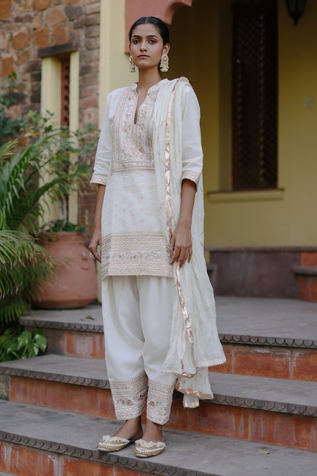 Nazar by Indu White Cotton Embroidered Gota Mandarin Collar Short Kurta Salwar Set