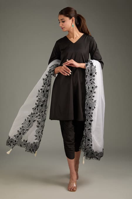 Label Deepshika Agarwal Black Organza, Cotton Embroidery V-neck Kurta Set With Dupatta 