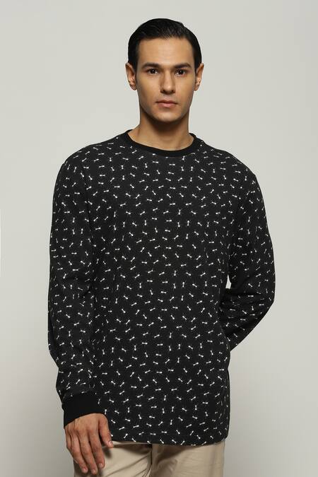 Abraham And Thakore Black Cotton Ant Motifs Print T-shirt at Aza Fashions Abraham And Thakore_Black Cotton Ant Motifs Print T-shirt _at_Aza_Fashions