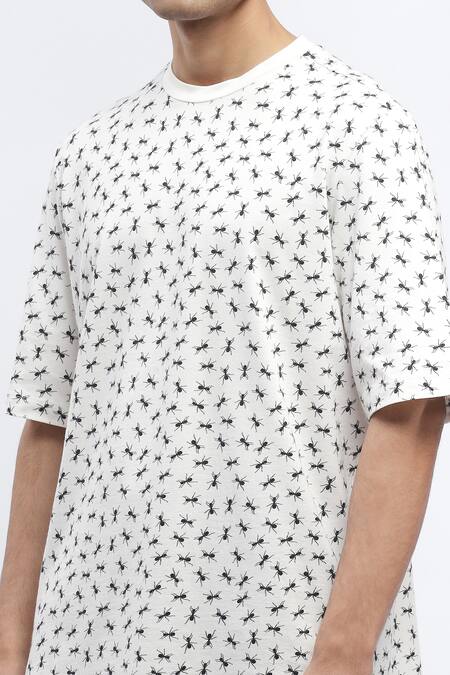 Abraham And Thakore_White Cotton Ant Motifs Pattern T-shirt _at_Aza_Fashions