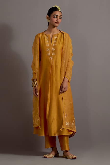 Deep Thee Yellow Chanderi Hand Embroidered Floral Notched Phool Bunch Yoke Kurta Set