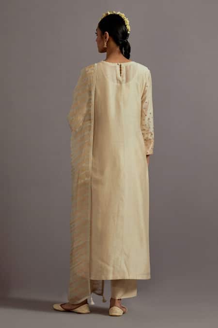 Deep Thee Floral Booti Embroidered Straight Kurta Set 
