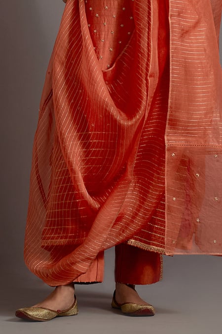 Buy_Deep Thee_Orange Silk, Organza Zari, Embroidery V-neck Zardozi Kurta Set _Online_at_Aza_Fashions