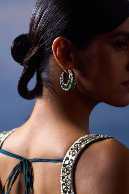 Buy_Angad Singh_Green Net Mirrors, Zari Sweetheart Neck Martian Floris Embroidered Saree Set 