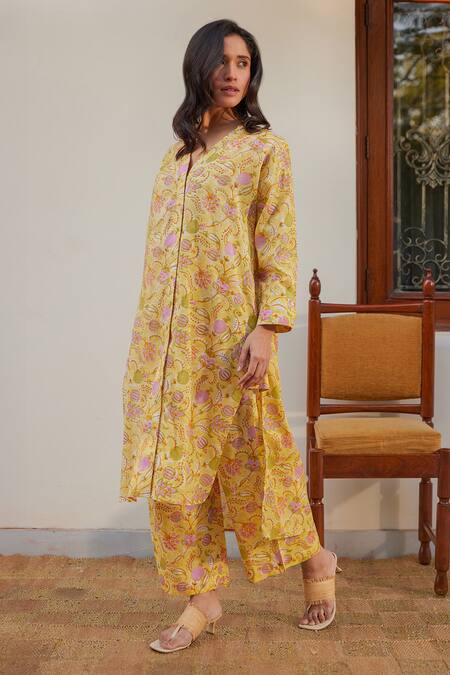 Kapraaaha Yellow Muslin Embroidery V-neck Floral Print High-low Tunic With Palazzo at Aza Fashions Kapraaaha_Yellow Muslin Embroidery V-neck Floral Print High-low Tunic With Palazzo_at_Aza_Fashions