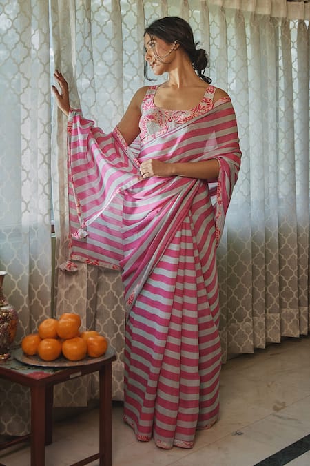 Kapraaaha Stripe Print Saree With Blouse 