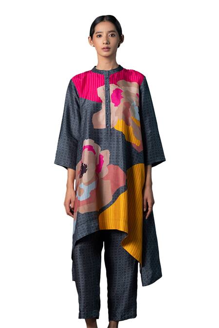Clos_Grey Silk Mandarin Collar Asymmetric Abstract Print Kurta With Pant _at_Aza_Fashions